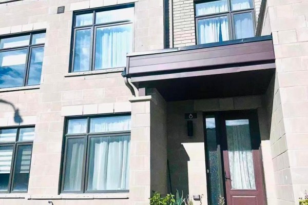 8 Robert Eaton Avenue, Markham