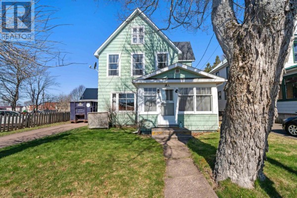 8 Robie Street, Amherst, NS, photo 2