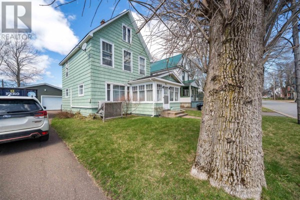 8 Robie Street, Amherst, NS, photo 3