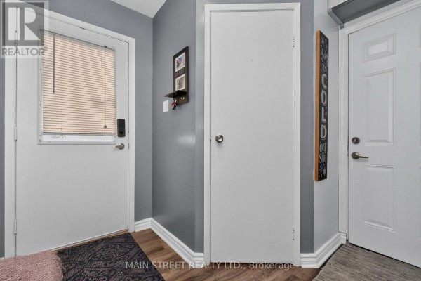 8 Robin Court, Barrie, ON, photo 3