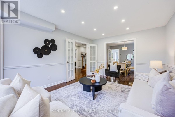 Dining room - 8 Sayor Drive, Ajax, ON L1T3K2 Photo 4