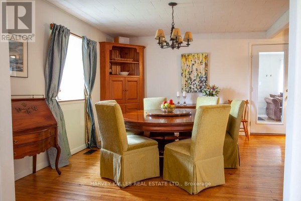 Living room - 8 School House Road, Prince Edward County, ON K0K2P0 Photo 4
