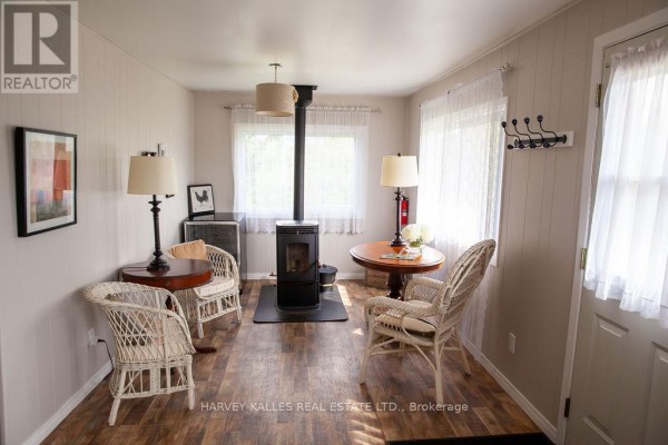 Dining room - 8 School House Road, Prince Edward County, ON K0K2P0 Photo 5
