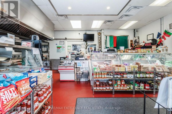 8 Six Point Road, Toronto, ON M8Z2W8 Photo 3