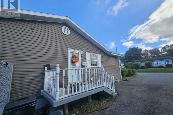 Primary Bedroom - 8 Stacey Avenue, North Sydney, NS B2A3P4 Photo 3