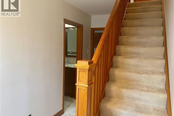 8 Sterling Street, Brantford, ON, photo 3