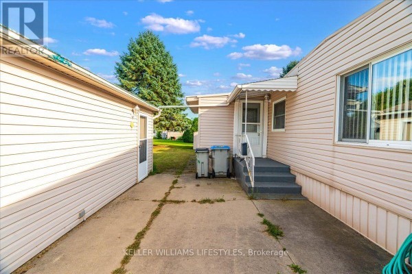 Dining room - 8 Stewart Street, Strathroy Caradoc, ON N7G3K8 Photo 5