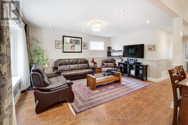Living room - 8 Suraty Avenue, Toronto, ON M1P4E1 Photo 2