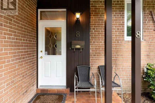 8 Ternhill Crescent, Toronto, ON, photo 3