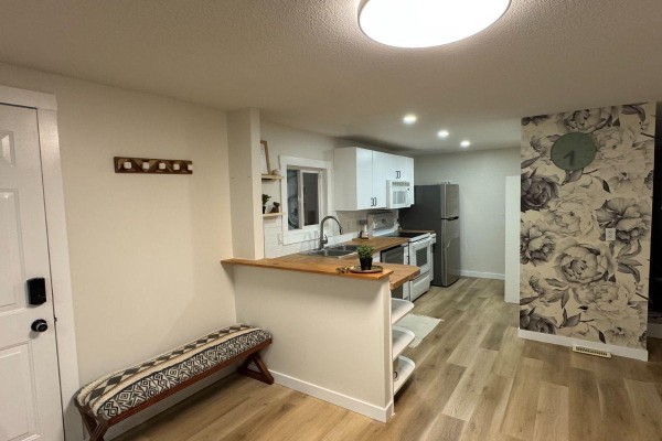 8 The Parkway Nw, Edmonton, AB, photo 3