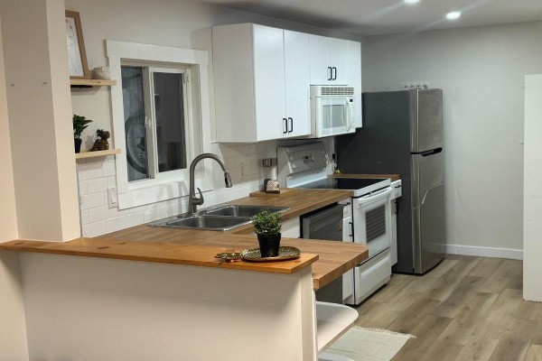 8 The Parkway Nw, Edmonton, AB T6P1C7 Photo 4