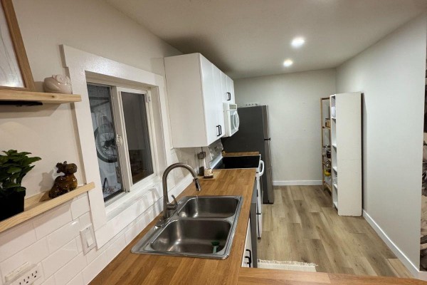 8 The Parkway Nw, Edmonton, AB T6P1C7 Photo 5