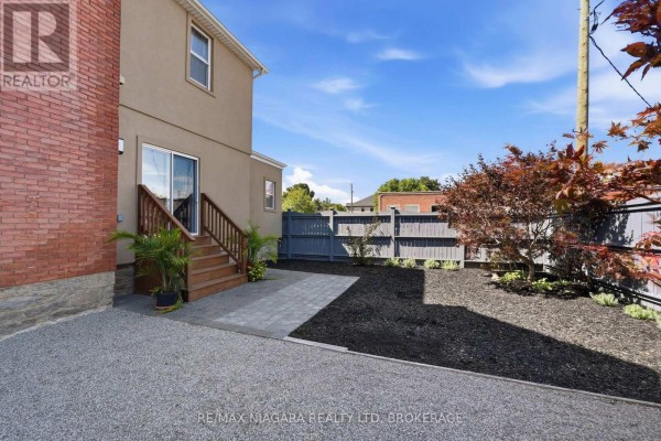8 Trafalgar Street, St  Catharines, ON, photo 2