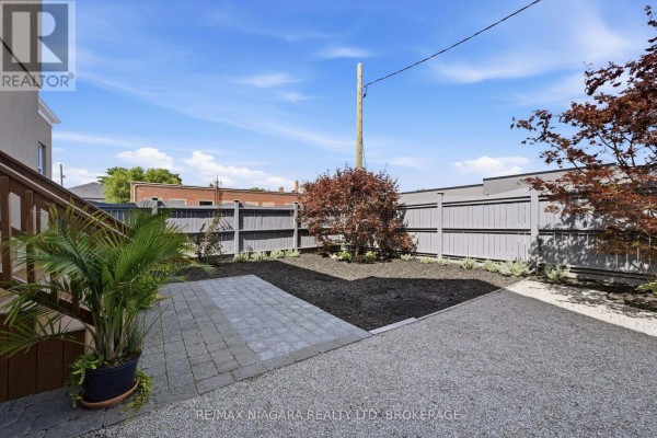 8 Trafalgar Street, St  Catharines, ON, photo 3