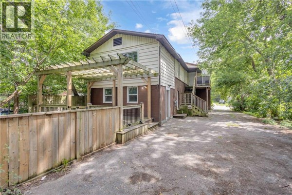 8 Victoria Street, Brantford, ON N3S3J7 Photo 3