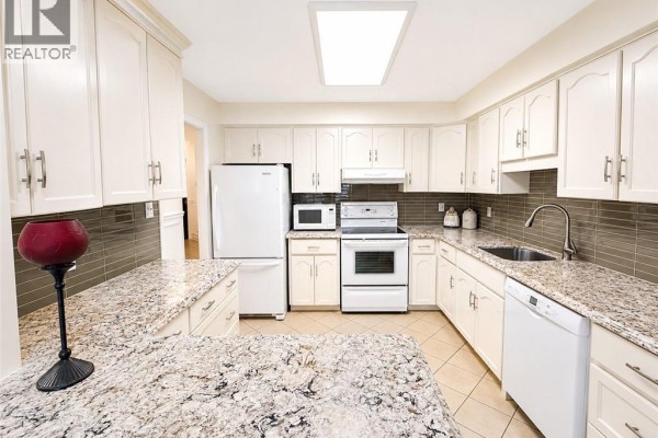 4pc Ensuite bath - 8 Village Green Boulevard Unit# 507, Stoney Creek, ON L8G5B8 Photo 4