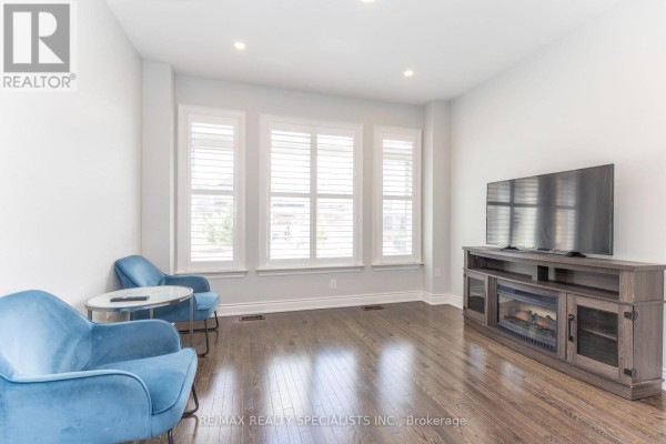 Great room - 8 W. Dykie Court, Bradford West Gwillimbury, ON L3Z0Y1 Photo 5