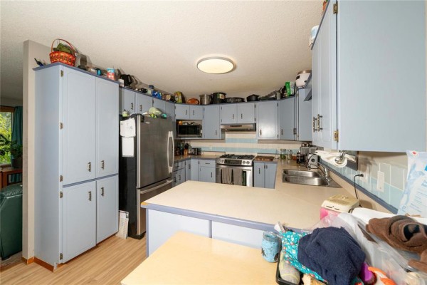 8 Wedgewood Bay, Brandon, MB R7B3J4 Photo 2