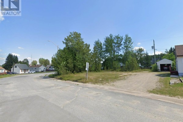 8 Wenonah Dr, Manitouwadge, ON, photo 2