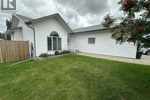 Family room - 8 Westpoint Drive, Didsbury, AB T0M0W0 Photo 4