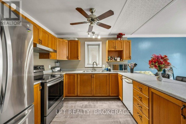Dining room - 8 Wilfred Crescent, Kingston, ON K7K7G9 Photo 3