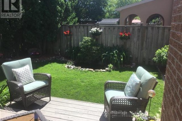 Family room - 8 Willowcrest Court, Brampton, ON L6X3K9 Photo 4