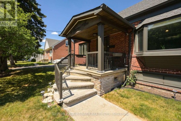 Laundry room - 8 Yvonne Avenue N, Toronto, ON M3L1C7 Photo 3