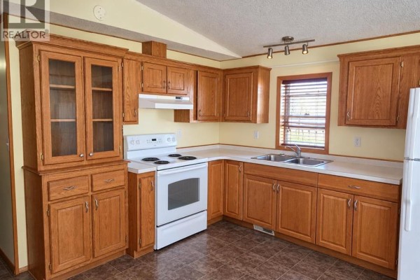 4pc Bathroom - 80, 55011 Twp 714, Grande Prairie, AB T8X4A9 Photo 2