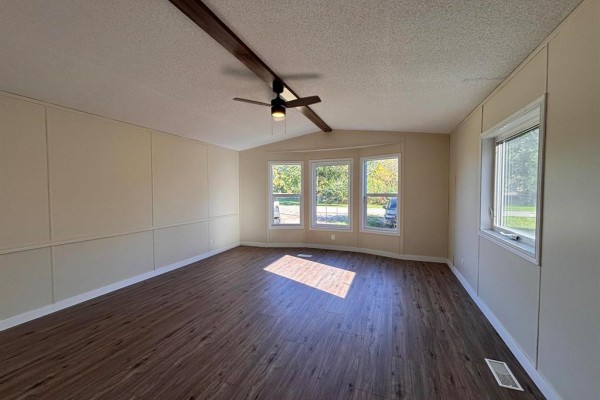Living room - 80 3rd Street, Gladstone, MB R0J0T0 Photo 2
