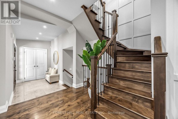 Living room - 80 Avonhurst Road, Toronto, ON M9A2H1 Photo 4