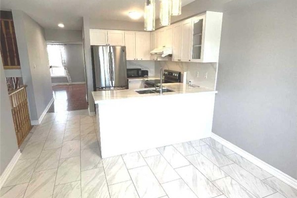 Kitchen - 80 Baywell Crescent, Aurora, ON L4G7N4 Photo 3