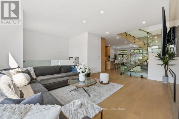 80 Bude Street, Toronto, ON M6C1X8 Photo 4