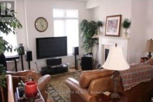 Great room - 80 Burgon Place, Aurora, ON L4G7Y2 Photo 2