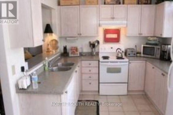Kitchen - 80 Burgon Place, Aurora, ON L4G7Y2 Photo 3
