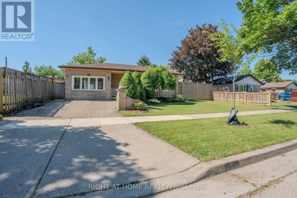 80 Chilton Drive, Hamilton, ON L8J1M4 Photo 2