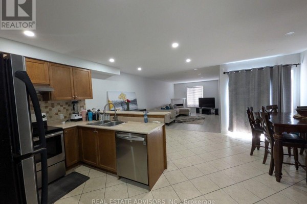 Kitchen - 80 Dooley Crescent, Ajax, ON L1T4J2 Photo 3