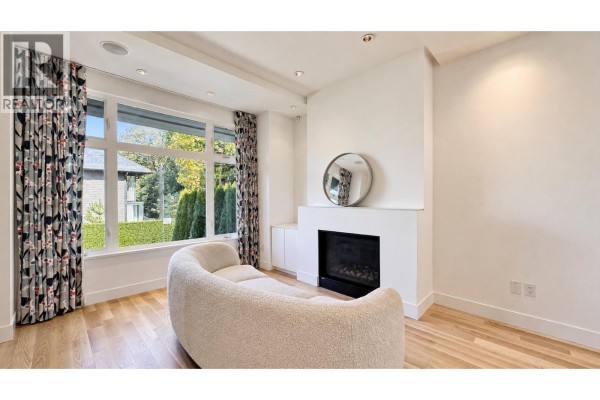 80 E 22nd Avenue, Vancouver, BC V5V1T4 Photo 3