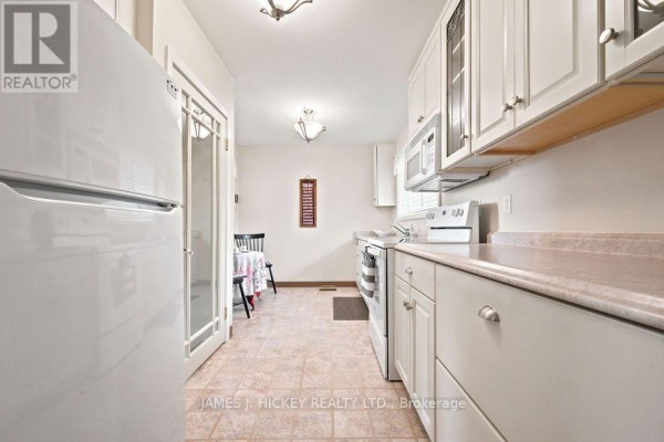Living room - 80 Frontenac Crescent, Deep River, ON K0J1P0 Photo 4