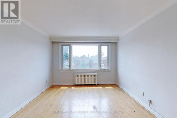 Living room - 80 Lanark Avenue, Toronto, ON M6E2G4 Photo 5