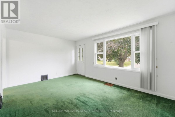 Primary Bedroom - 80 Lyndhurst Street, Brantford, ON N3S4M9 Photo 3