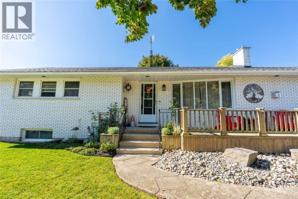 Laundry room - 80 Macnab Street, Lambton Shores, ON N0N1J0 Photo 3