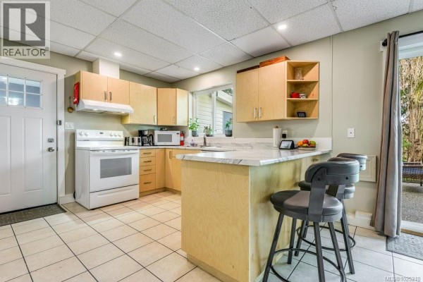 Kitchen - 80 Masters Rd, Campbell River, BC V9W2Z4 Photo 4
