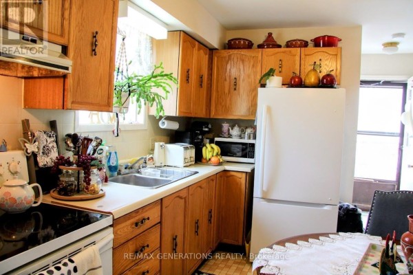 Kitchen - 80 Matachewan Road, Manitouwadge, ON P0T2C0 Photo 5