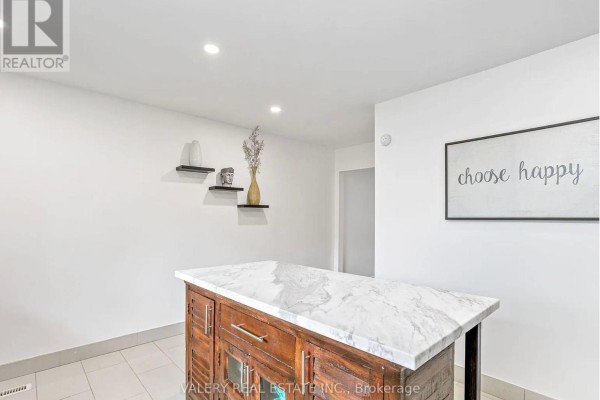 Kitchen - 80 Saulter Street, Toronto, ON M4M2H7 Photo 3