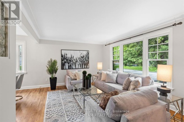 80 St Claire Avenue, Ottawa, ON K2G2A6 Photo 2