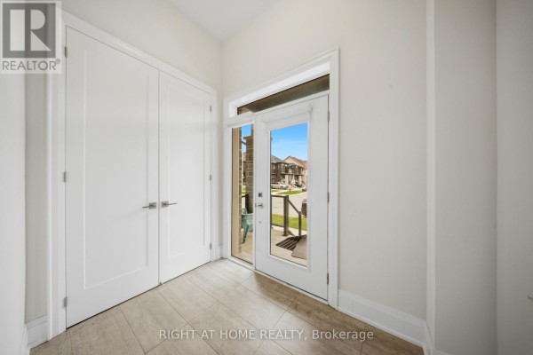 80 Tempel Street, Richmond Hill, ON L4E1K6 Photo 2