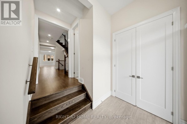 80 Tempel Street, Richmond Hill, ON L4E1K6 Photo 3