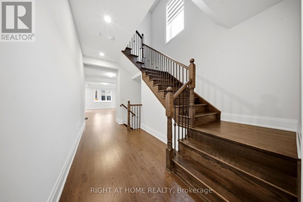 80 Tempel Street, Richmond Hill, ON L4E1K6 Photo 4