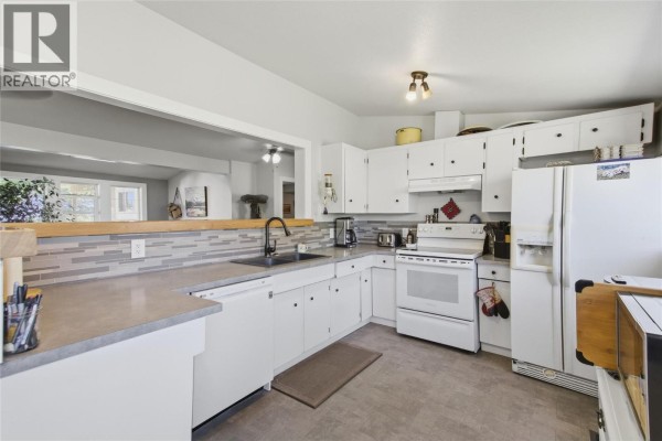 Living room - 80 Vavasour Road, Kamloops, BC V0K2J0 Photo 5