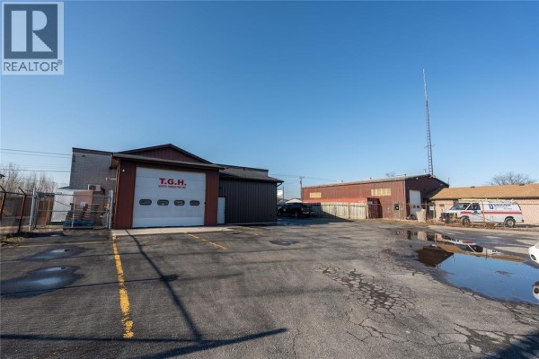 800 Campbell Street, Sarnia, ON, photo 3